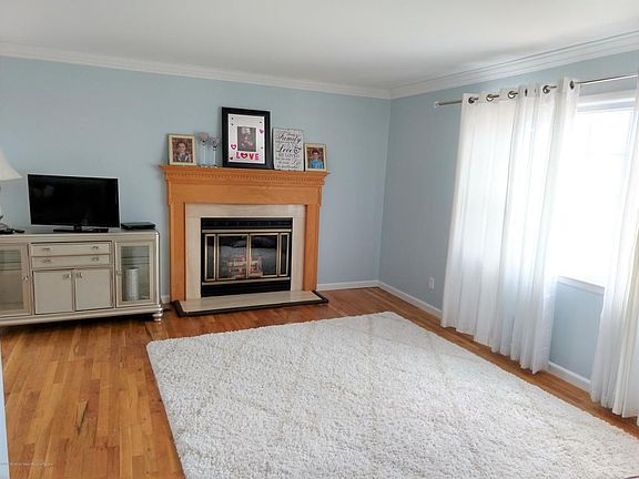5th image of 113 Jefferson Dr