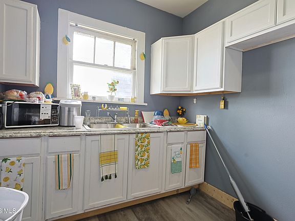4th image of 1455 Chester St