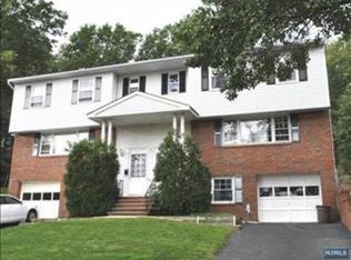 22 Meyerhoff Pl, Oradell, NJ 07649