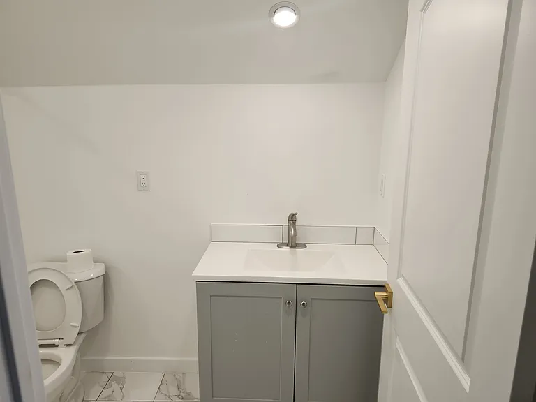 261 W 43rd Pl — Photo 14