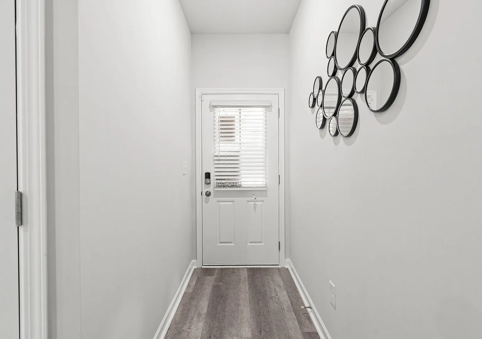 3 Bed 2.5 bathroom townhomes in Gainesville! — Photo 2