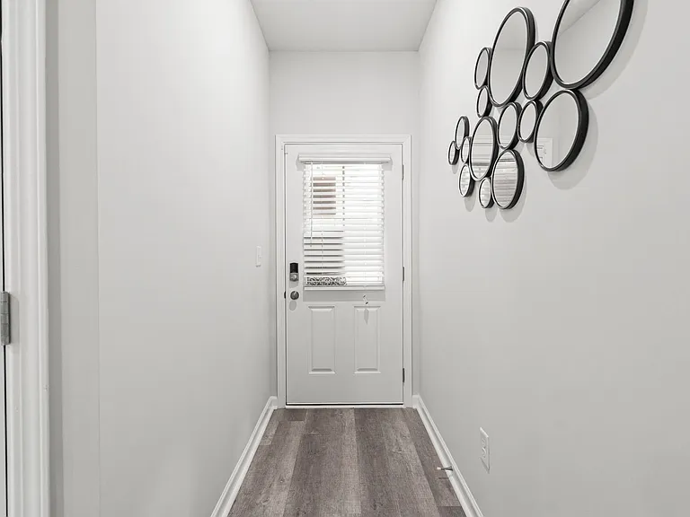 3015 SW Dole Dr — Photo 2