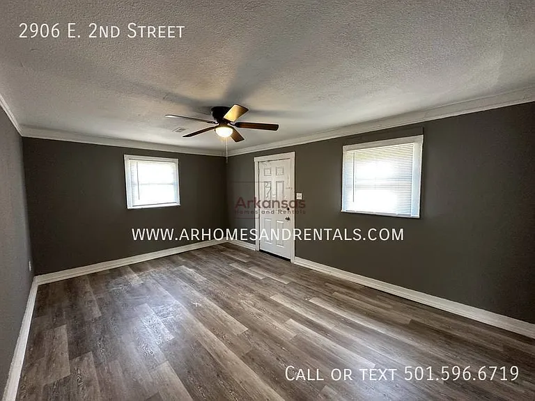 2906 E 2nd St — Photo 10