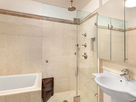 5th image of 133 E 15th St APT 3D