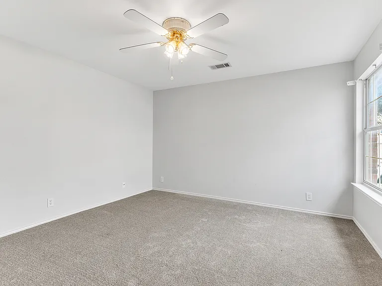 Office/Secondary Bedroom