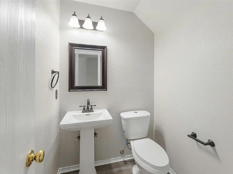 113 Matthew Dr — Photo 31