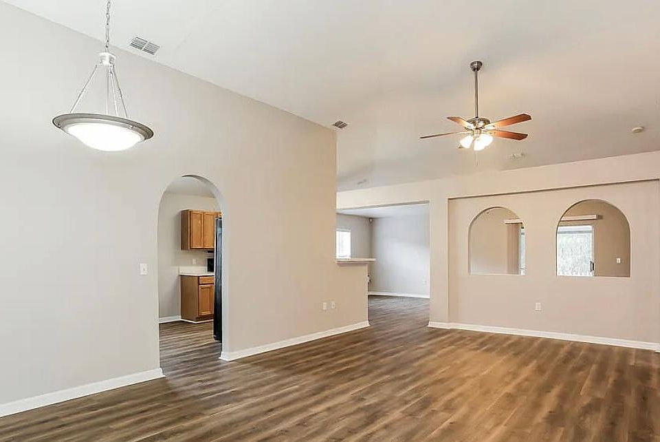 1st image of 809 Honey Hollow Dr