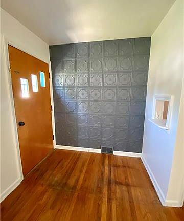 3rd image of 3414 Duncan St