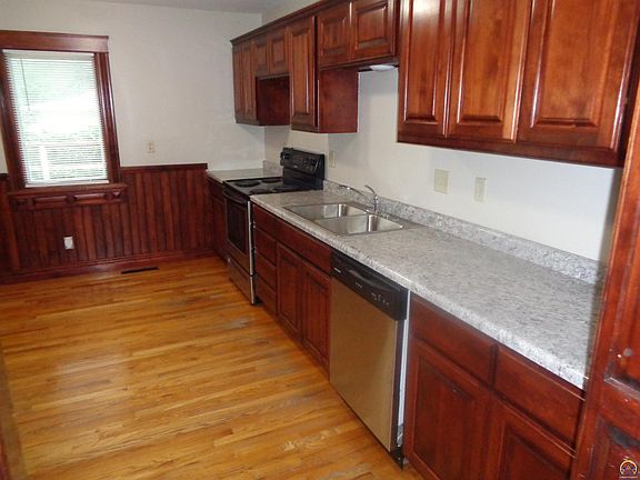 4th image of 3633 SW 38th Ter