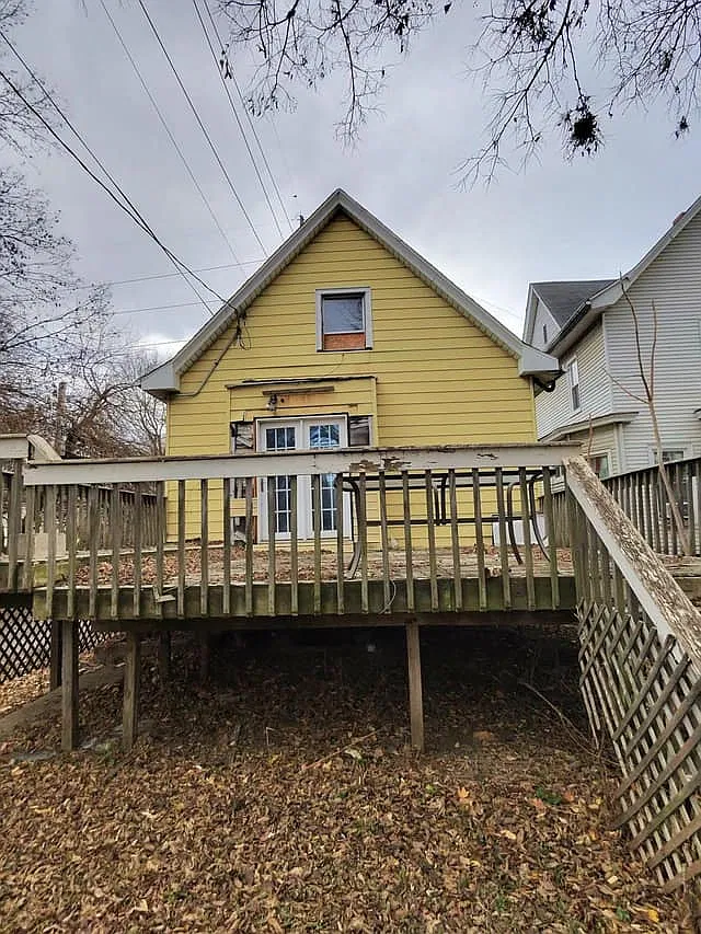 2 bed, 1.5 bath, 914 sqft, $650 — Photo 1