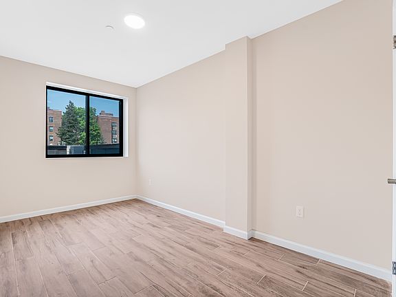 5th image of 65-27 Roosevelt Ave #4B