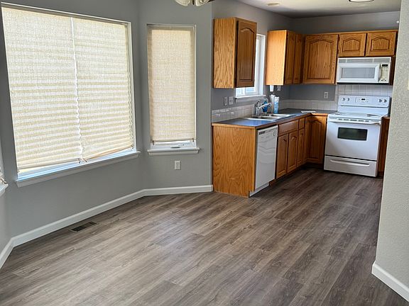 Dining/kitchen