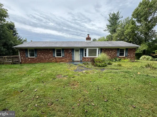 9622 Crest Hill Rd, Marshall, VA 20115