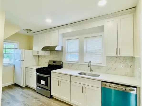 23 Dartmouth St, Quincy, MA 02169