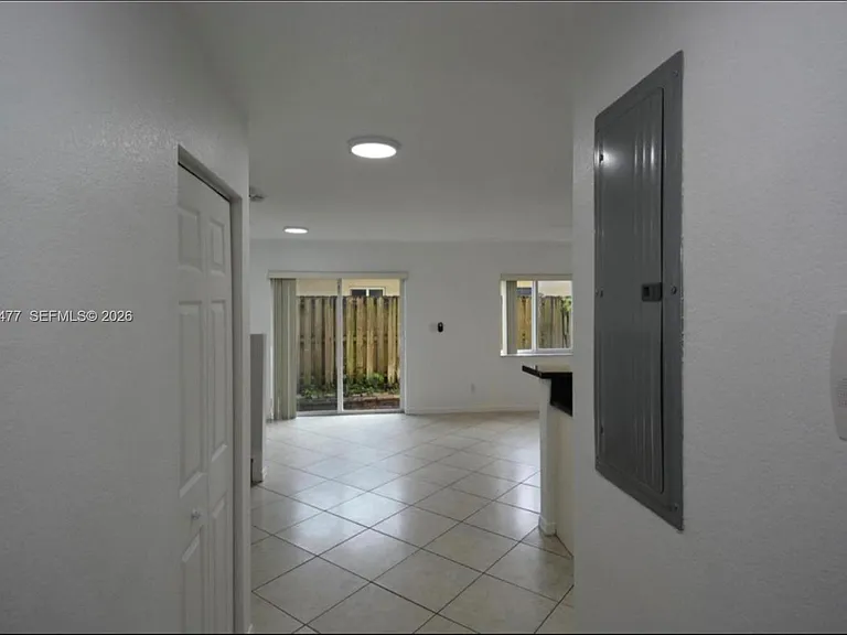 324 NE 3rd St #D — Photo 15