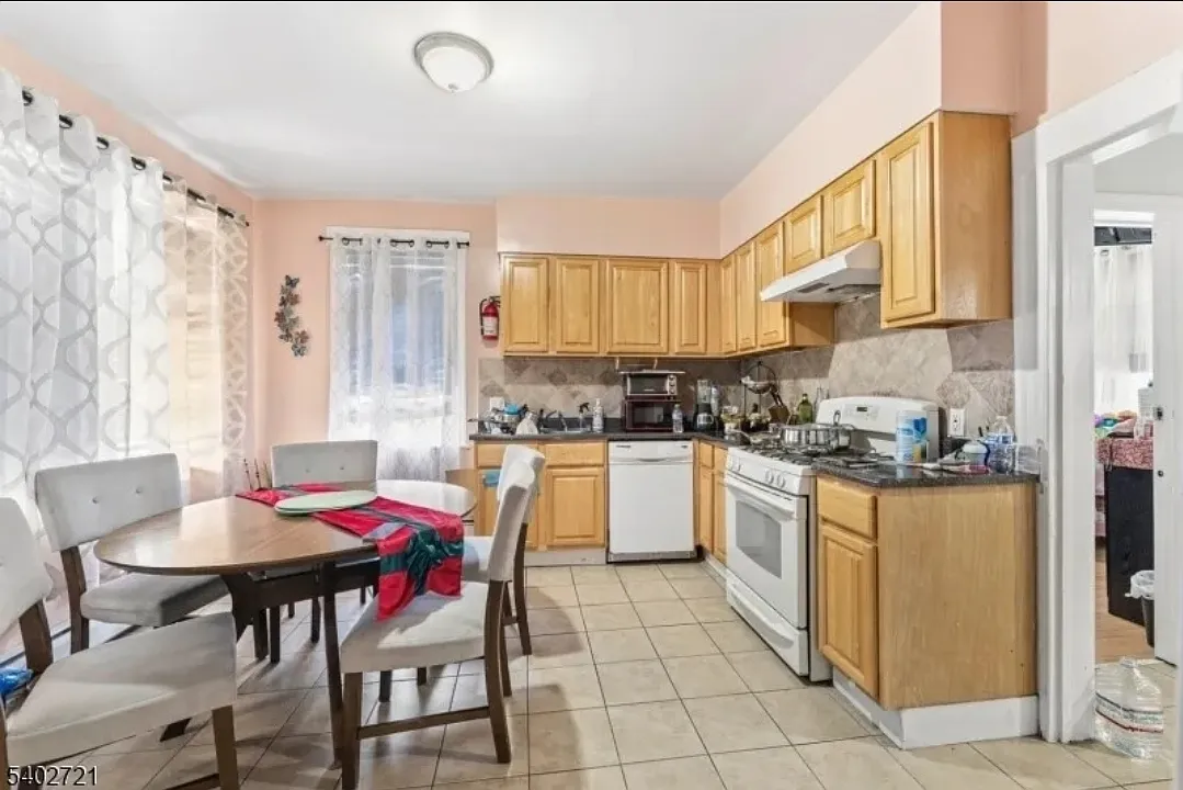 320 Westfield Ave — Photo 1