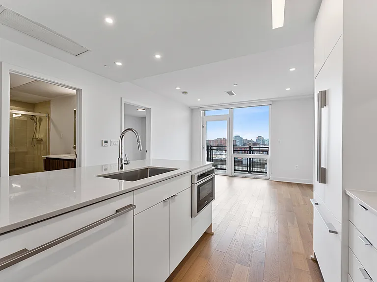 Common Area - Kitchen