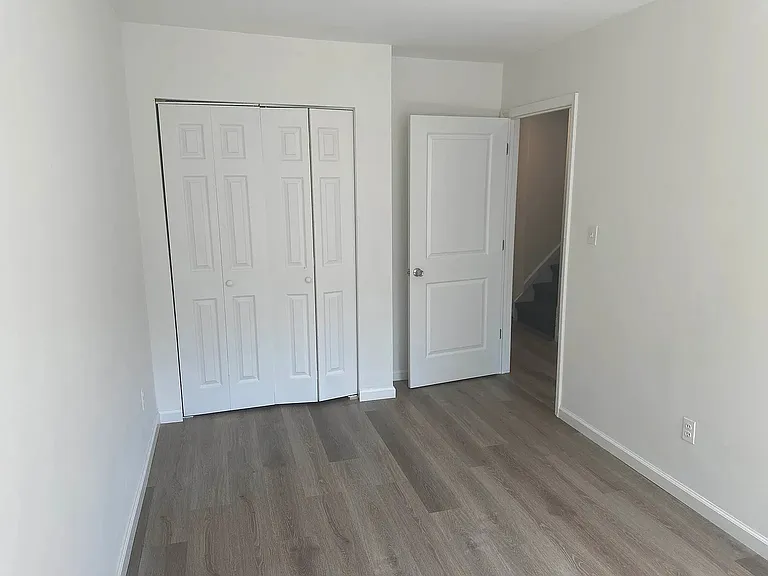 7628 Grand Central Pkwy #3 — Photo 7