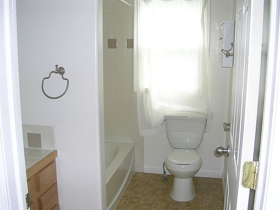 5th image of 634 Lake Michigan Dr NW APT 3