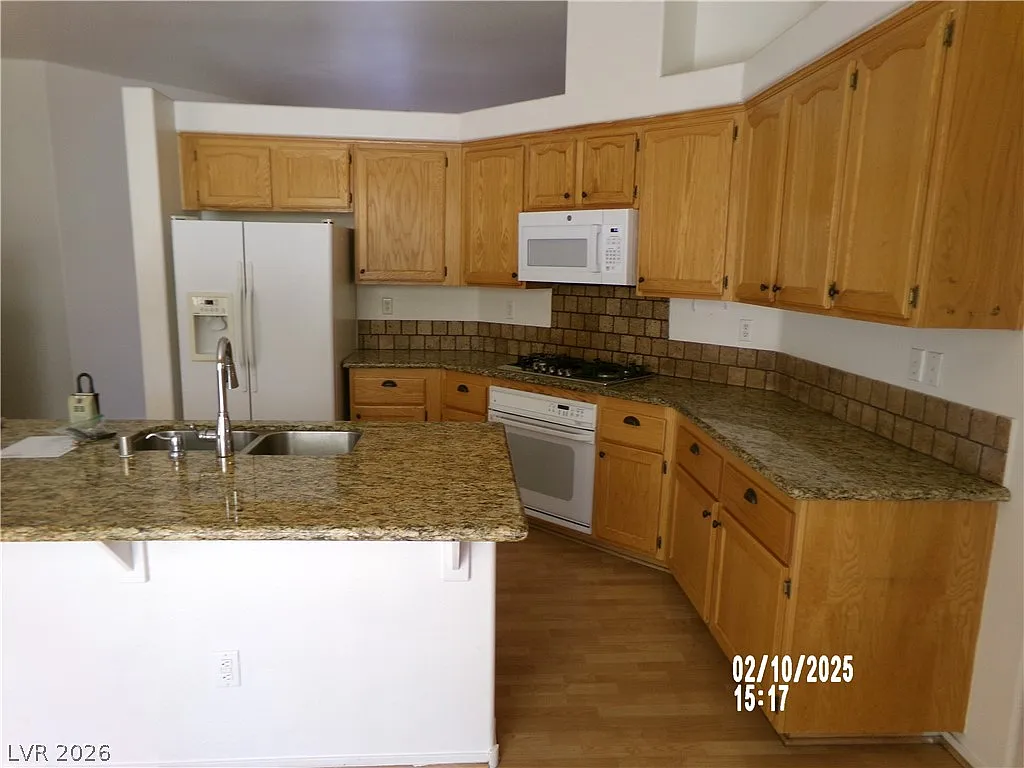 4 bed, 2.0 bath, 2216 sqft, $3,050 — Photo 4