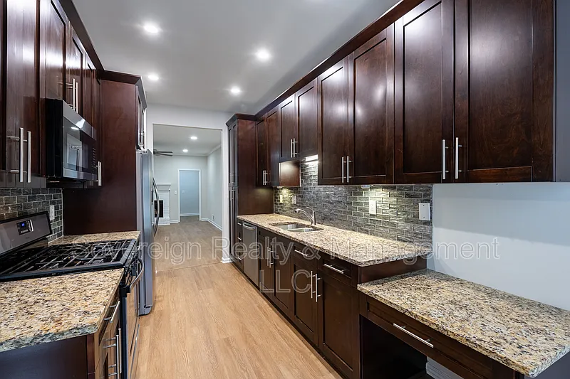 3994 Elm St