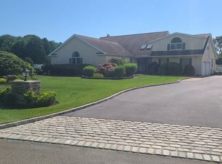 12 Harness Rd, Saint James, NY 11780