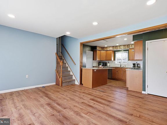 3rd image of 2500 Woodlawn Dr