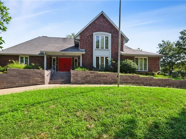 10052 Hemlock Dr, Overland Park, KS 66212