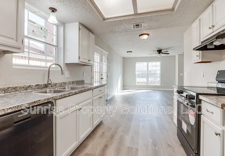 4713 Love Dr — Photo 15