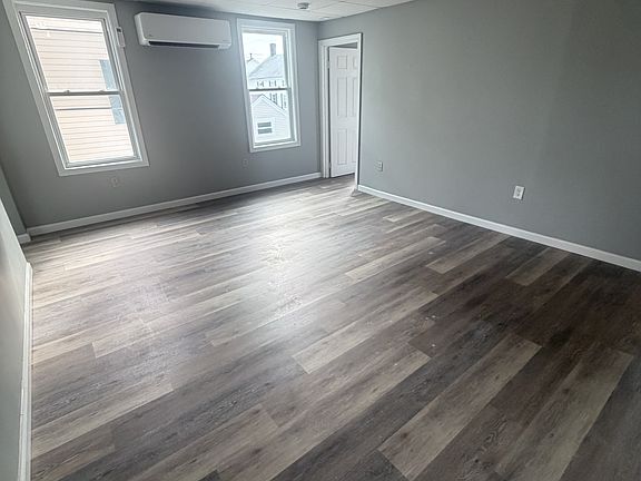 5th image of 1017 Pine St #2E