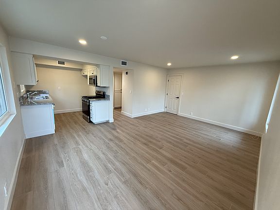 2nd image of 28240 Via Princesa APT A