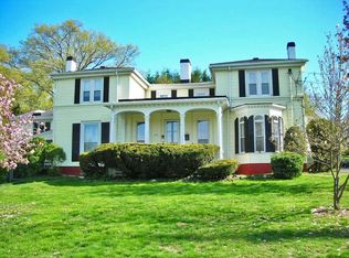 137 Elm St, Northampton, MA 01060