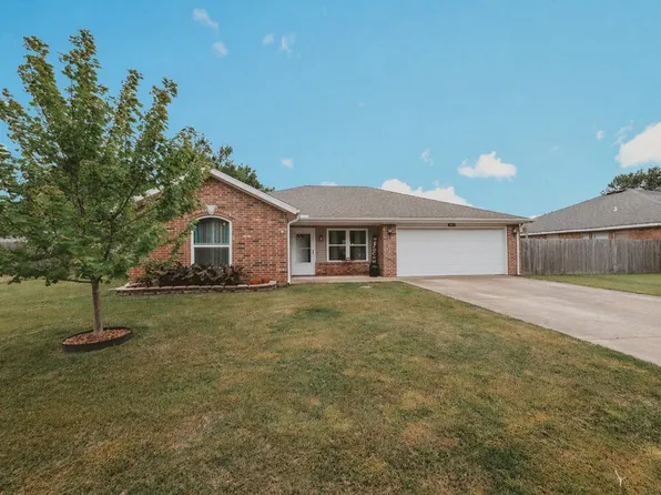 421 N D St, Centerton, AR 72719