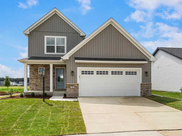 8 Meadow Dr, Monticello, IL 61856