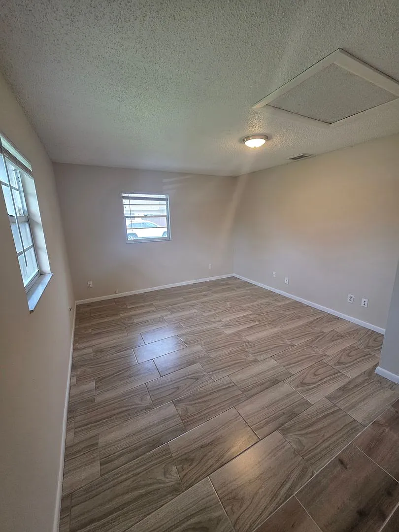 $200 Off First Month Rent**1 Bedroom , 1 Bathroom Available For Rent In Ocala — Photo 2