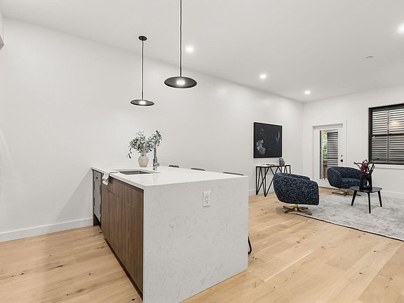 5th image of 47 Condor St #302