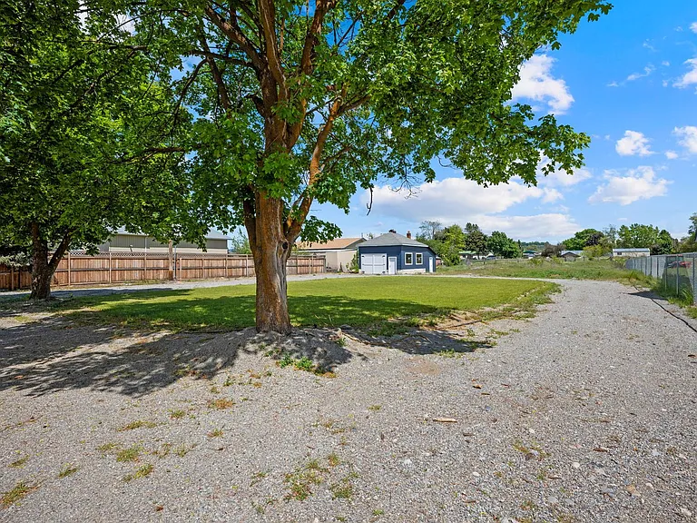 7904 N Crestline St — Photo 50