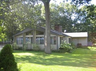 22 Oakwood Dr, Thompson, CT 06277