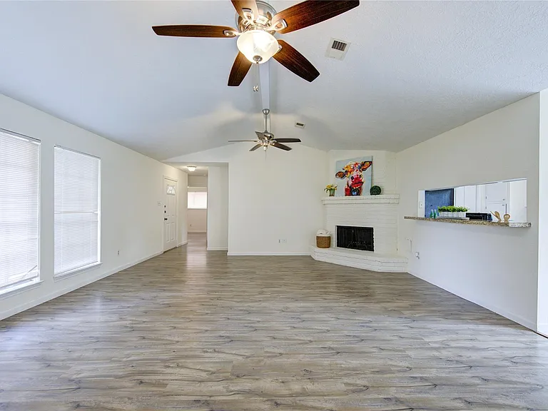 950 Grand Junction Dr — Photo 6