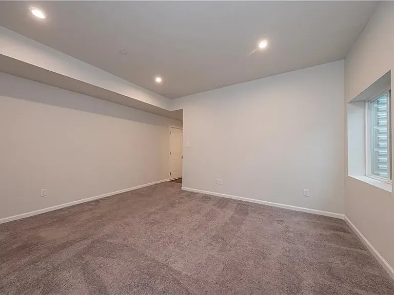 504 Florida Blvd — Photo 13