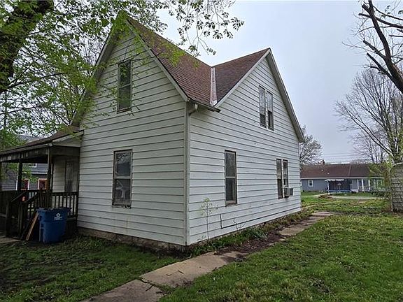 2nd image of 407 S Bismark St