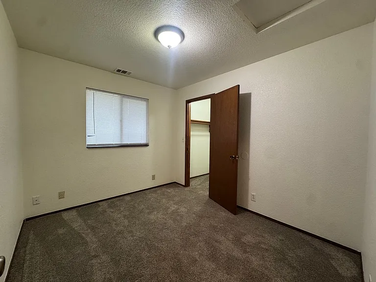 4139 D St — Photo 10