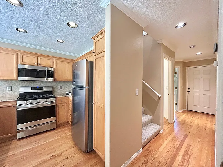 1218 NE Kinney St — Photo 28
