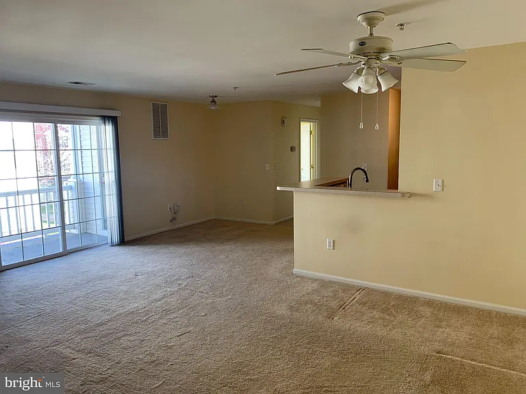 110 Lionheart Ln — Photo 2
