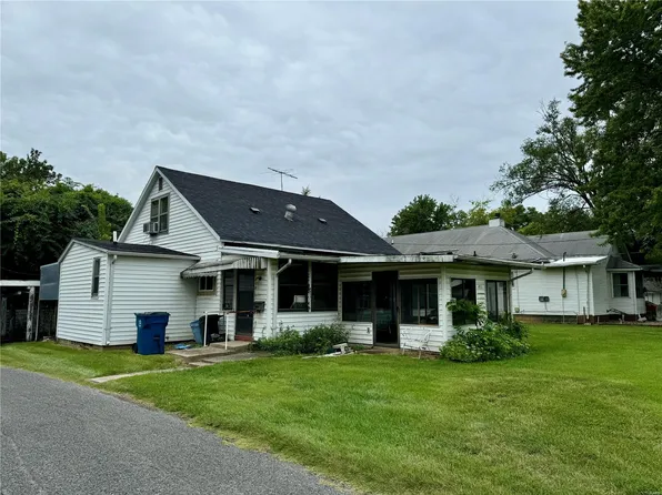 451 Valley Ln, Collinsville, IL 62234