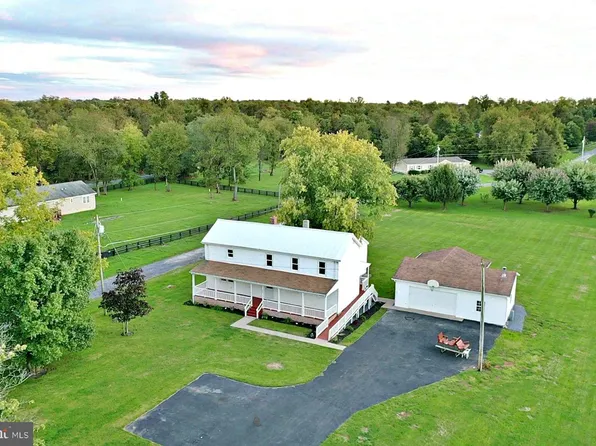 566 Border Rd, Kearneysville, WV 25430