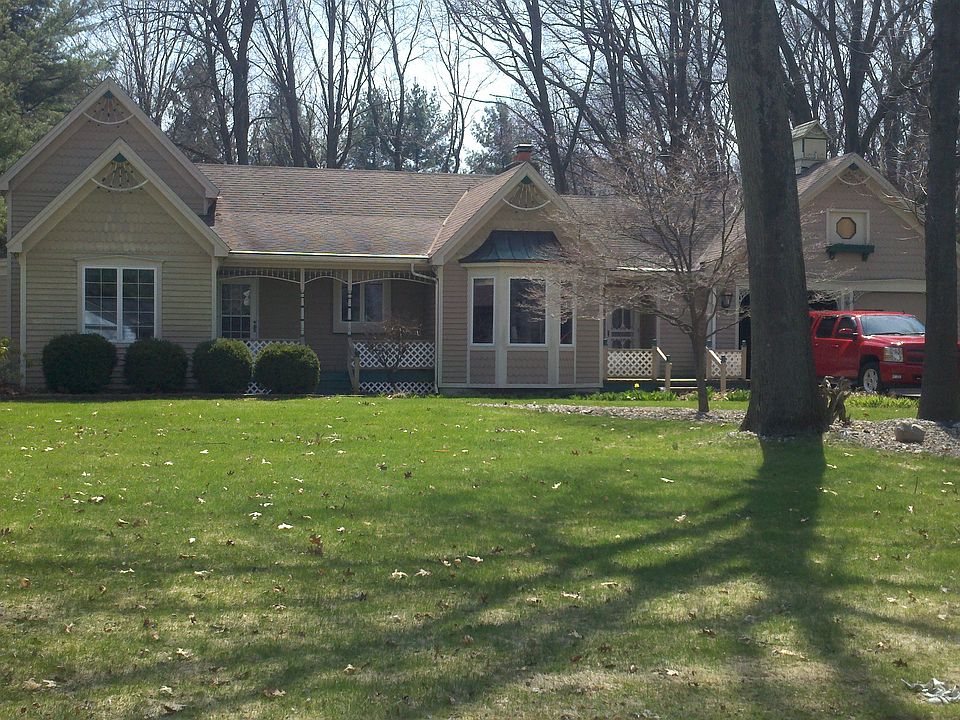 1st image of 692 Wisteria Dr
