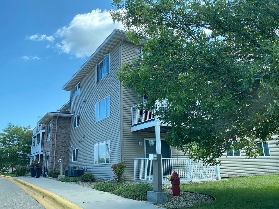 1st image of 880 Lyn Way