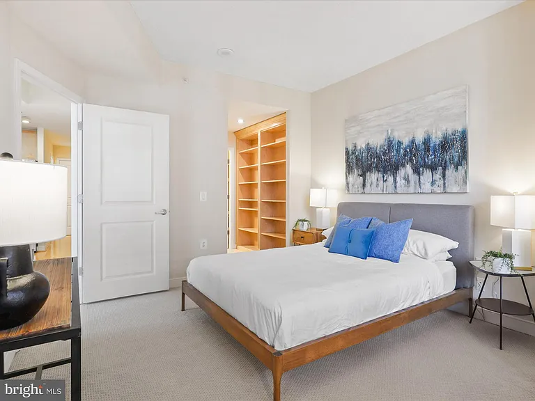 820 N Pollard St #511 — Photo 33