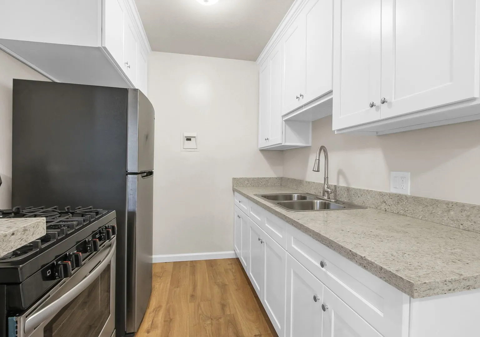 918 4th Street in Santa Monica - steps to Montana Ave! — Photo 3